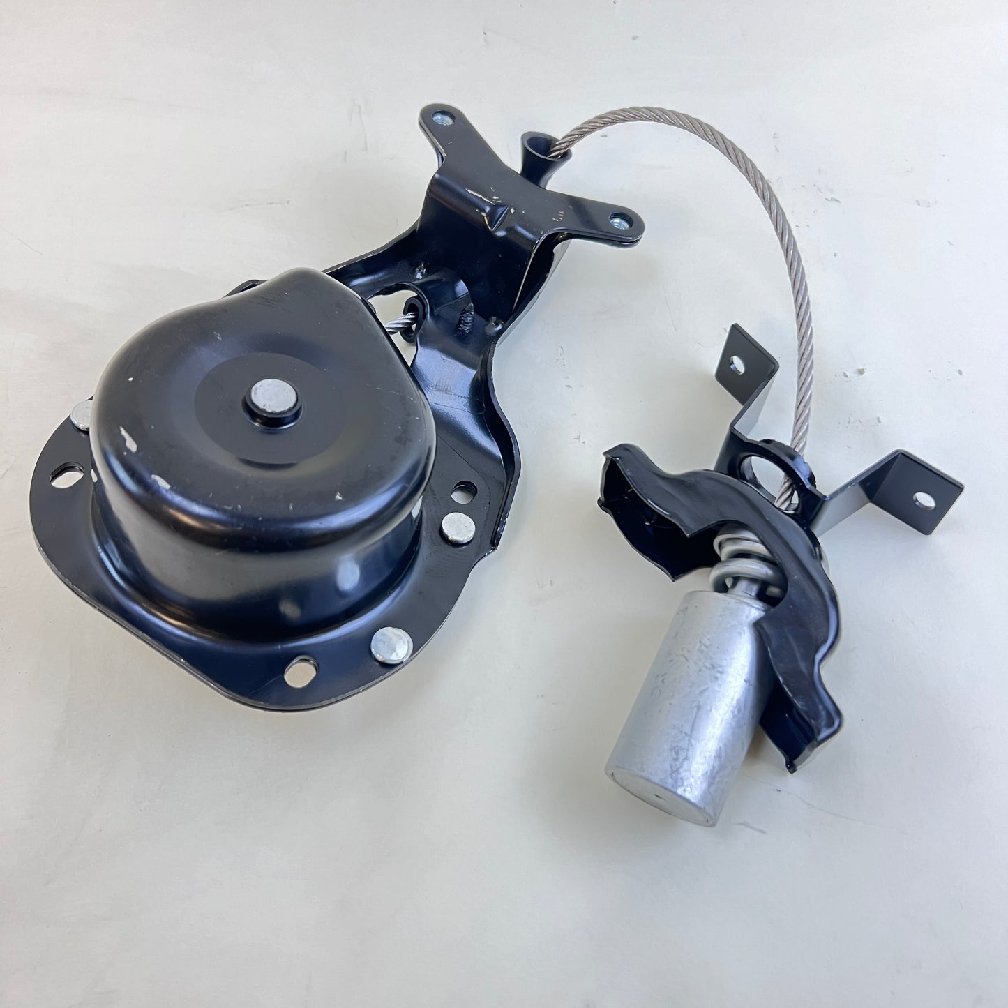 LR064520 Spare Tire Hoist for Land Rover