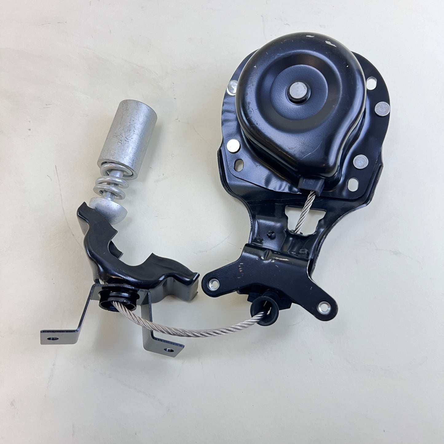 LR064520 Spare Tire Hoist for Land Rover