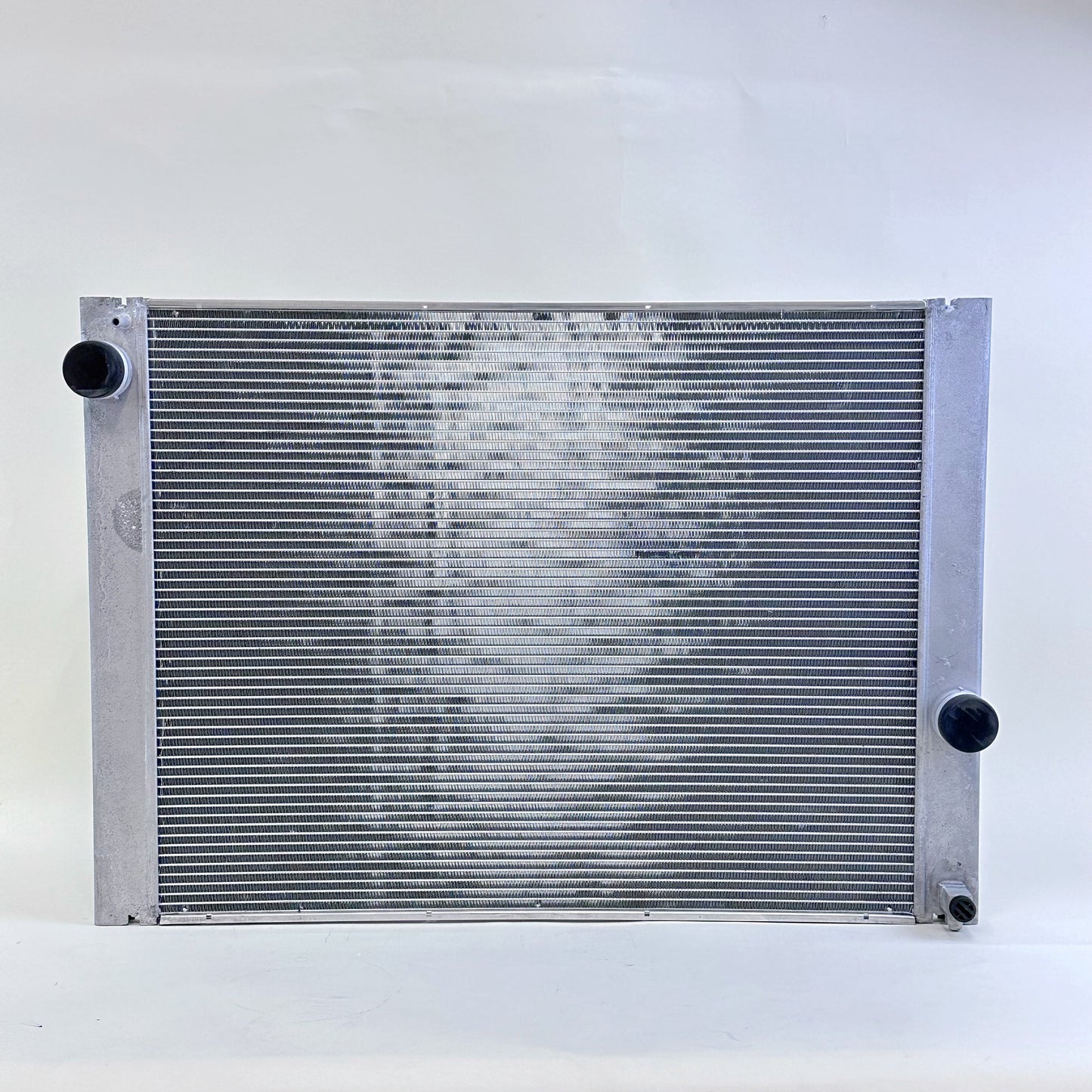G077 Replacement Radiator for 2004-2005 BMW 525i & 535i Manual