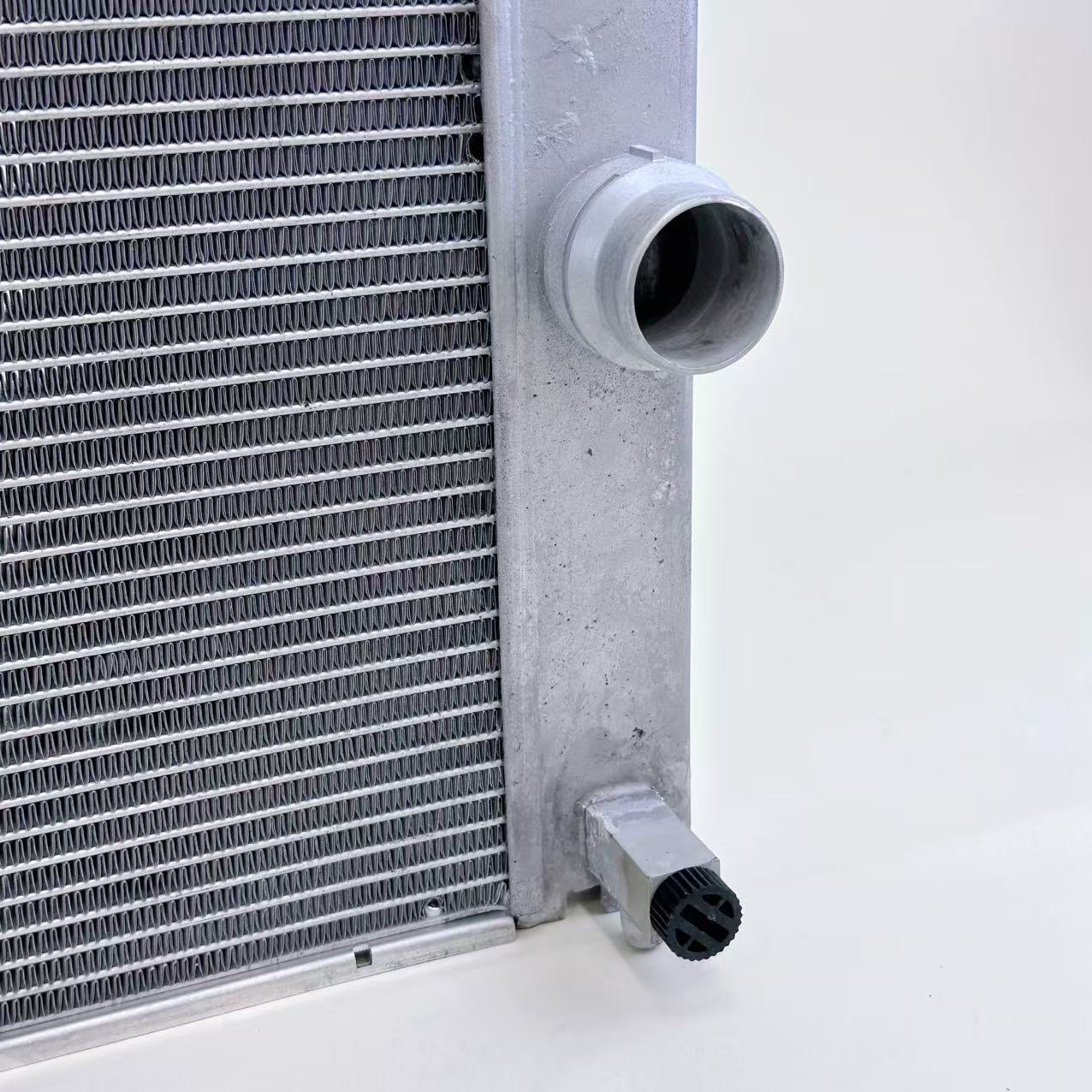 G077 Replacement Radiator for 2004-2005 BMW 525i & 535i Manual