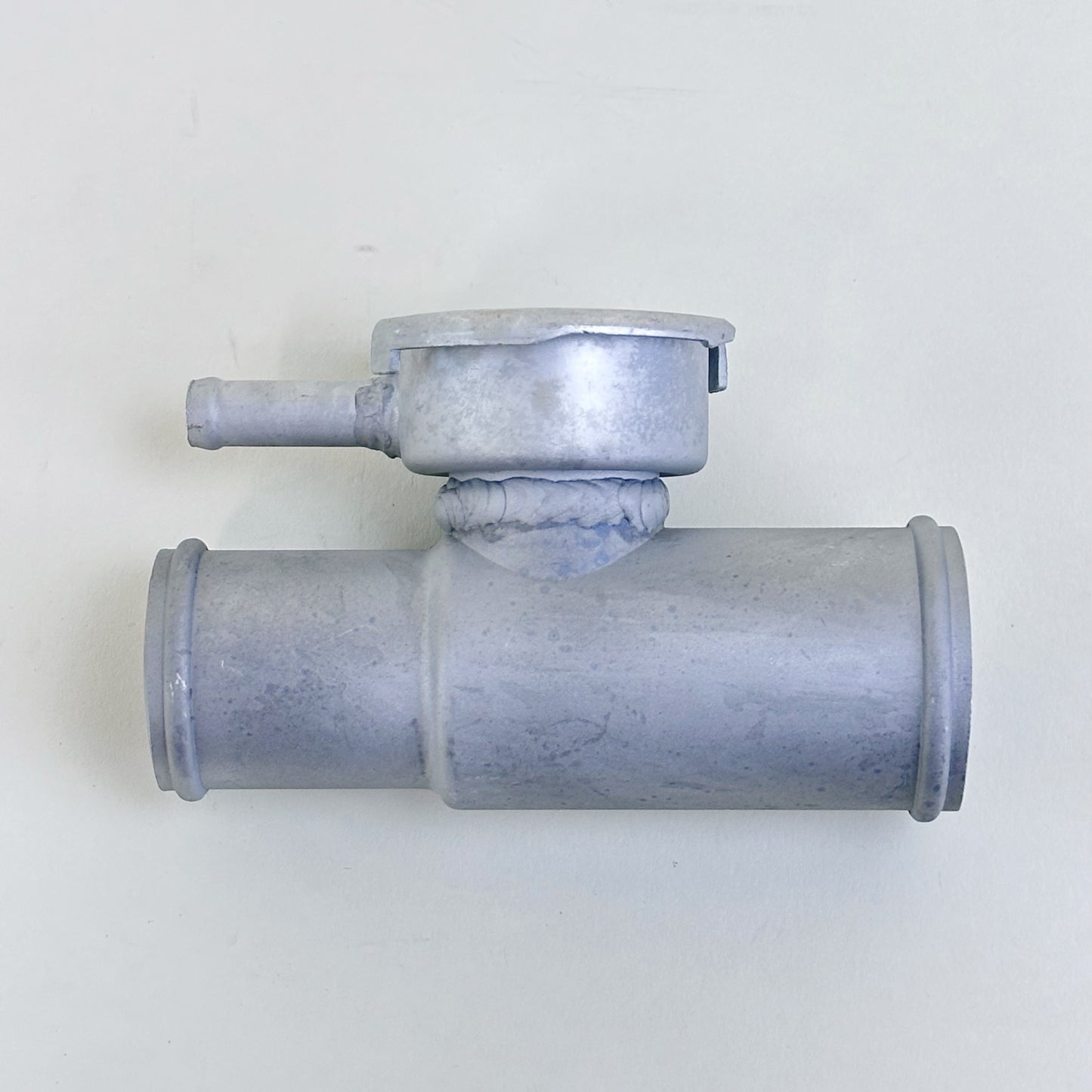 JSD M071 Aluminum Upper Radiator Hose Filler | 1-1/2" to 1-1/4" Universal | Replacement for MOROSO 63740