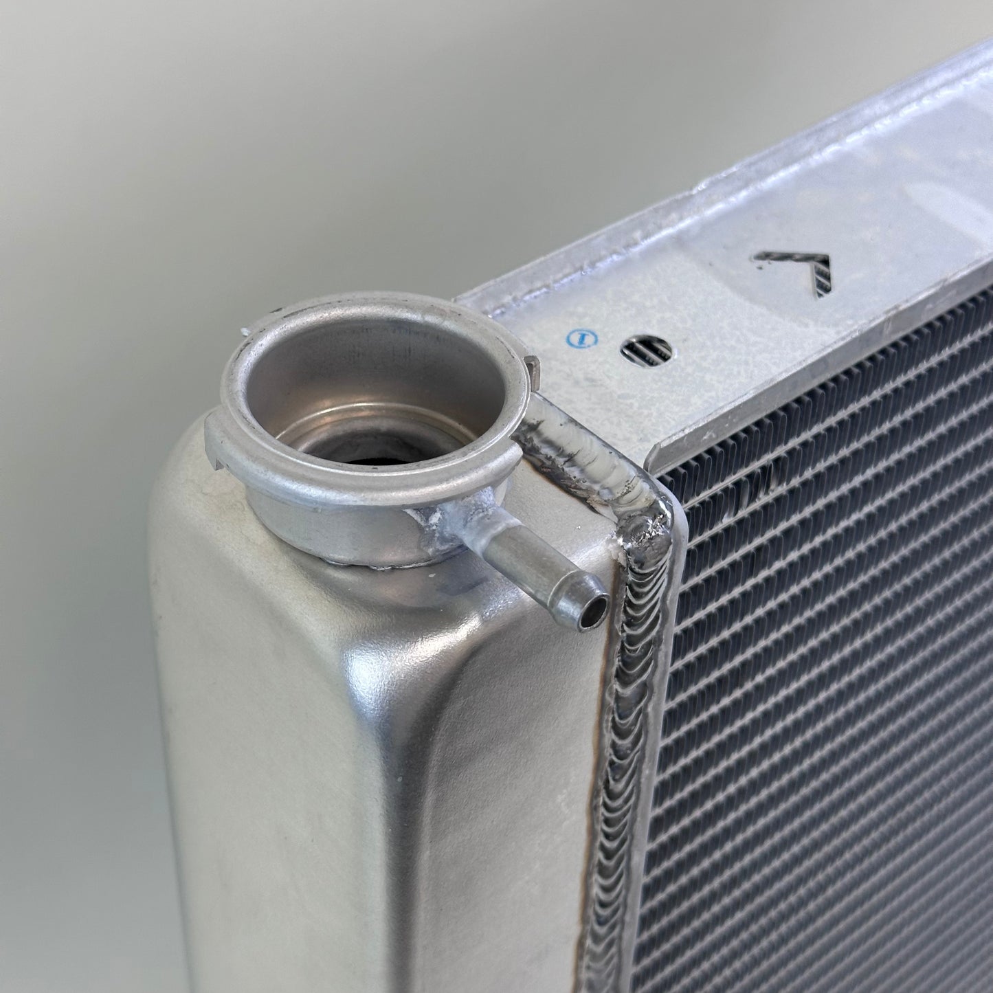 G173 Aluminum Universal Radiator Chevy 28x19 Double