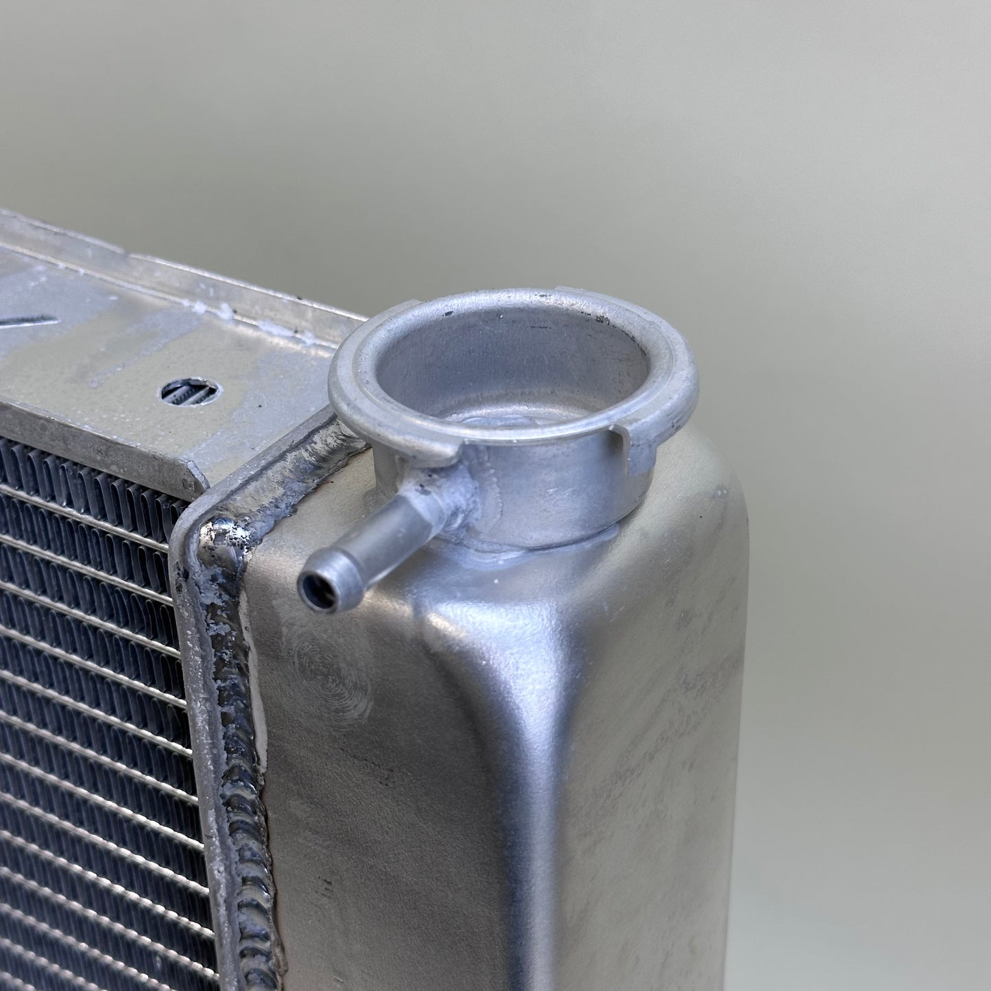 G016 Aluminum Universal Radiator Chevy 26x19x3 Single