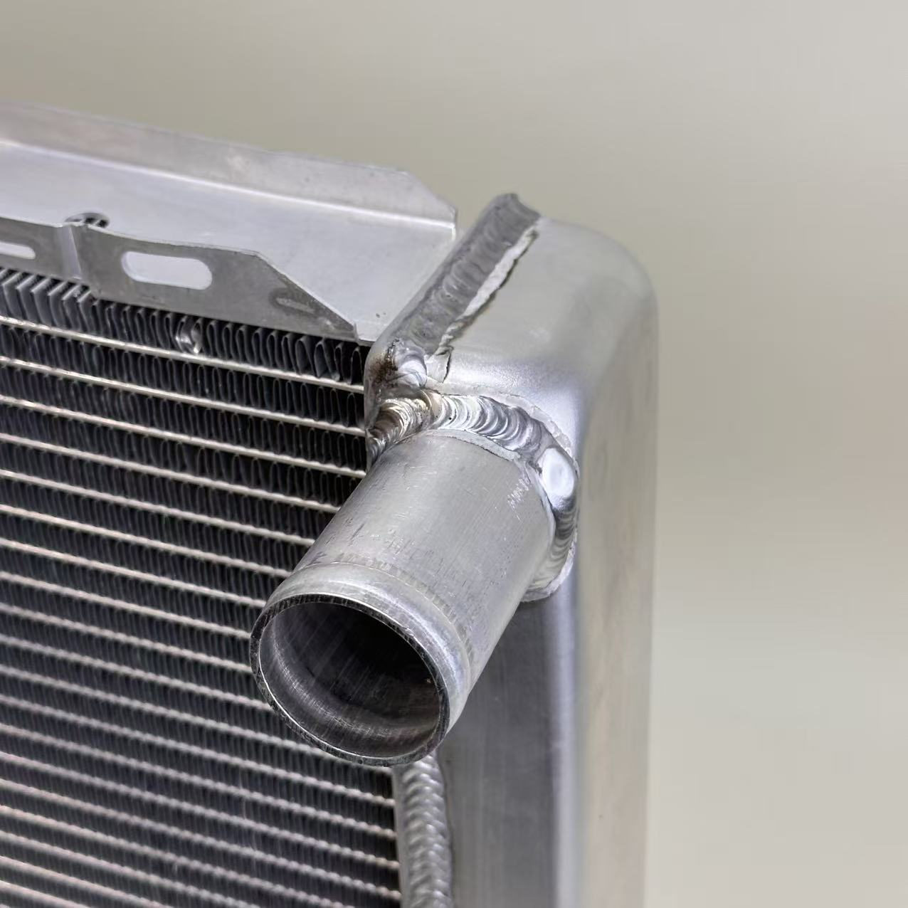 G260 Aluminum Universal Radiator Chevy 26x19x3 Double