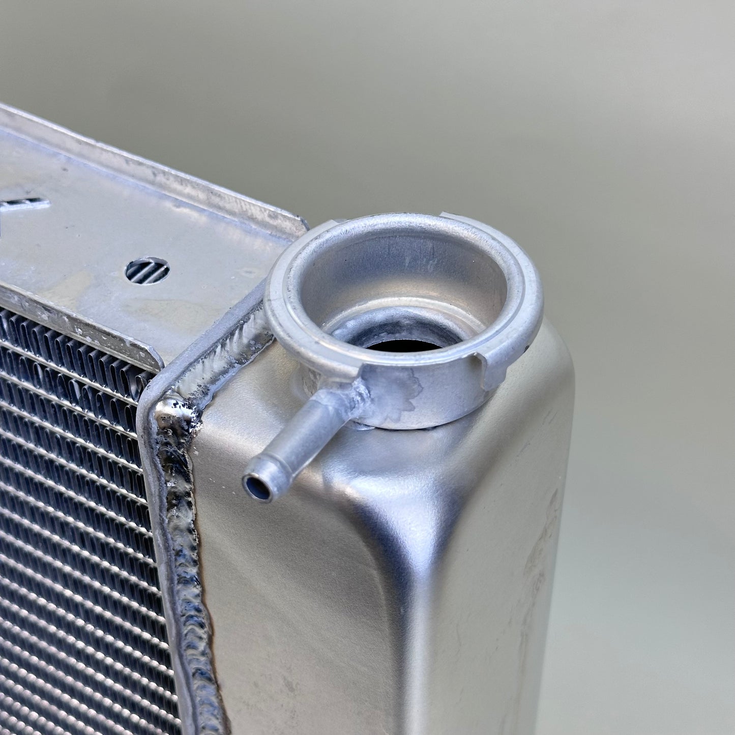 G168 Aluminum Universal Radiator Chevy 28x19x3 Single
