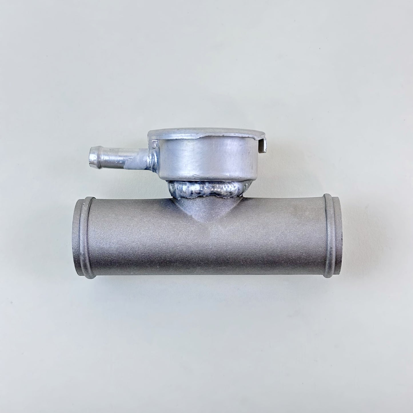 M022 Aluminum Upper Inline Radiator Hose Filler Adapter Water Neck 1-1/4" to 1-1/4"