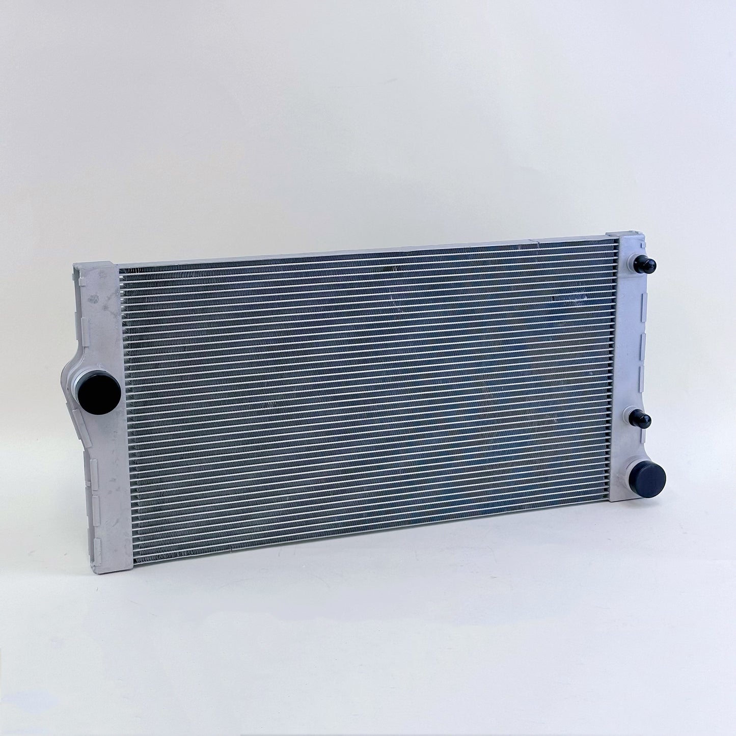 G225 Replacement Radiator for 2014-2016 BMW 535d