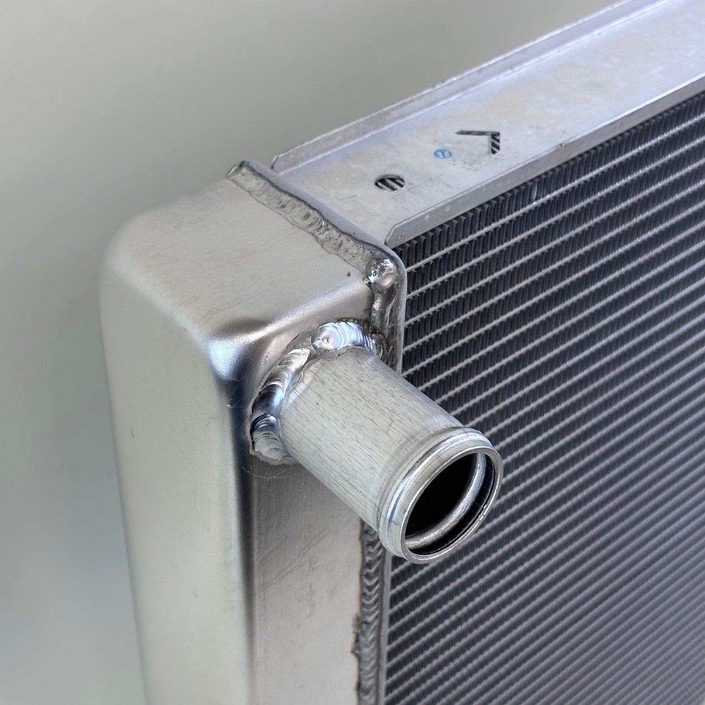 G168 Aluminum Universal Radiator Chevy 28x19x3 Single