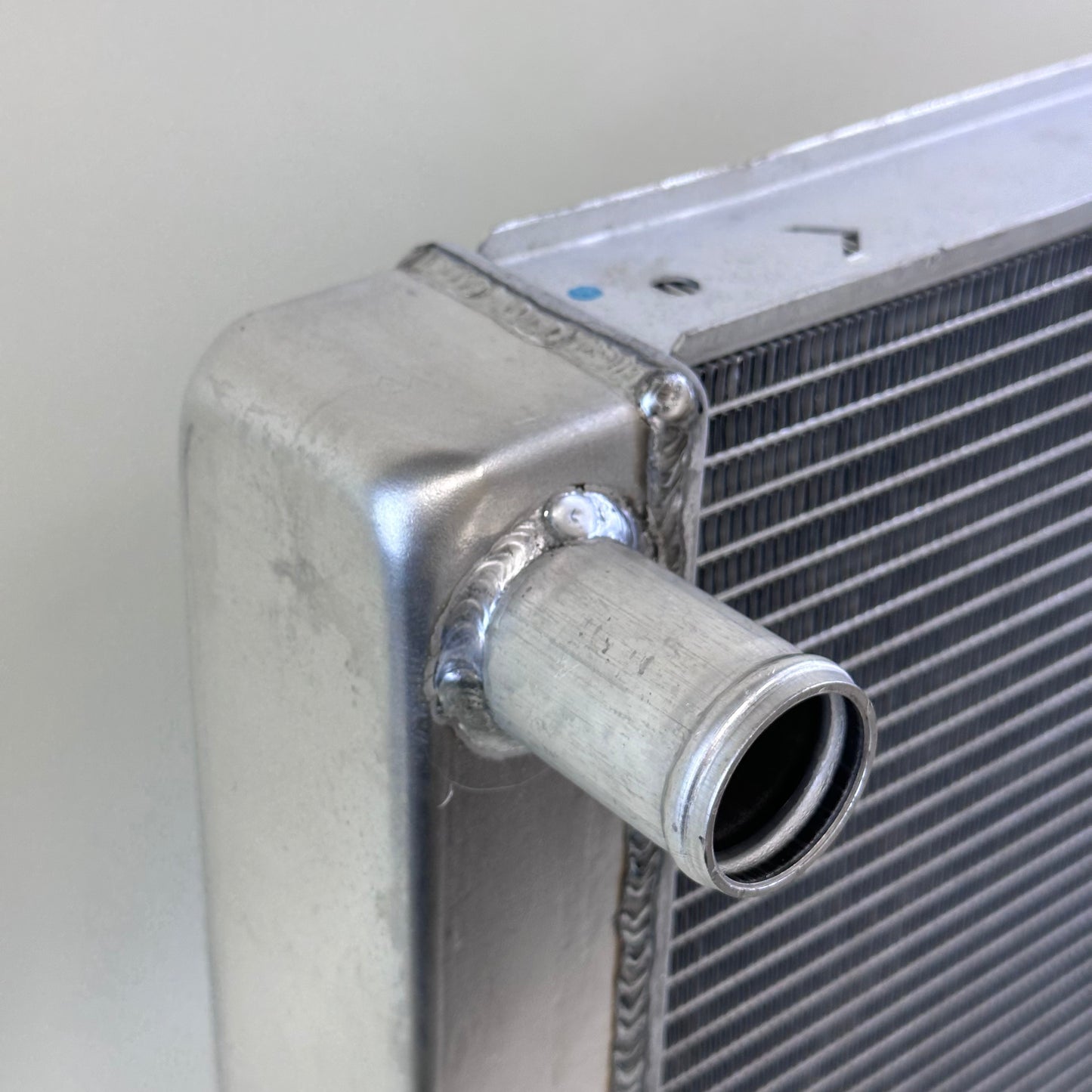 G016 Aluminum Universal Radiator Chevy 26x19x3 Single