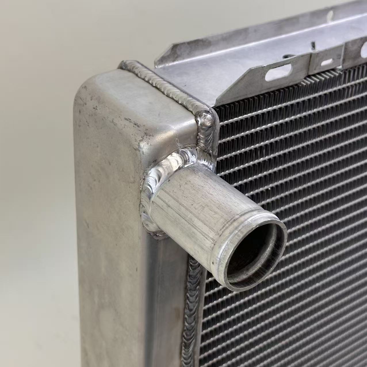 G253 Aluminum Universal Radiator Chevy 26x19x3 Single